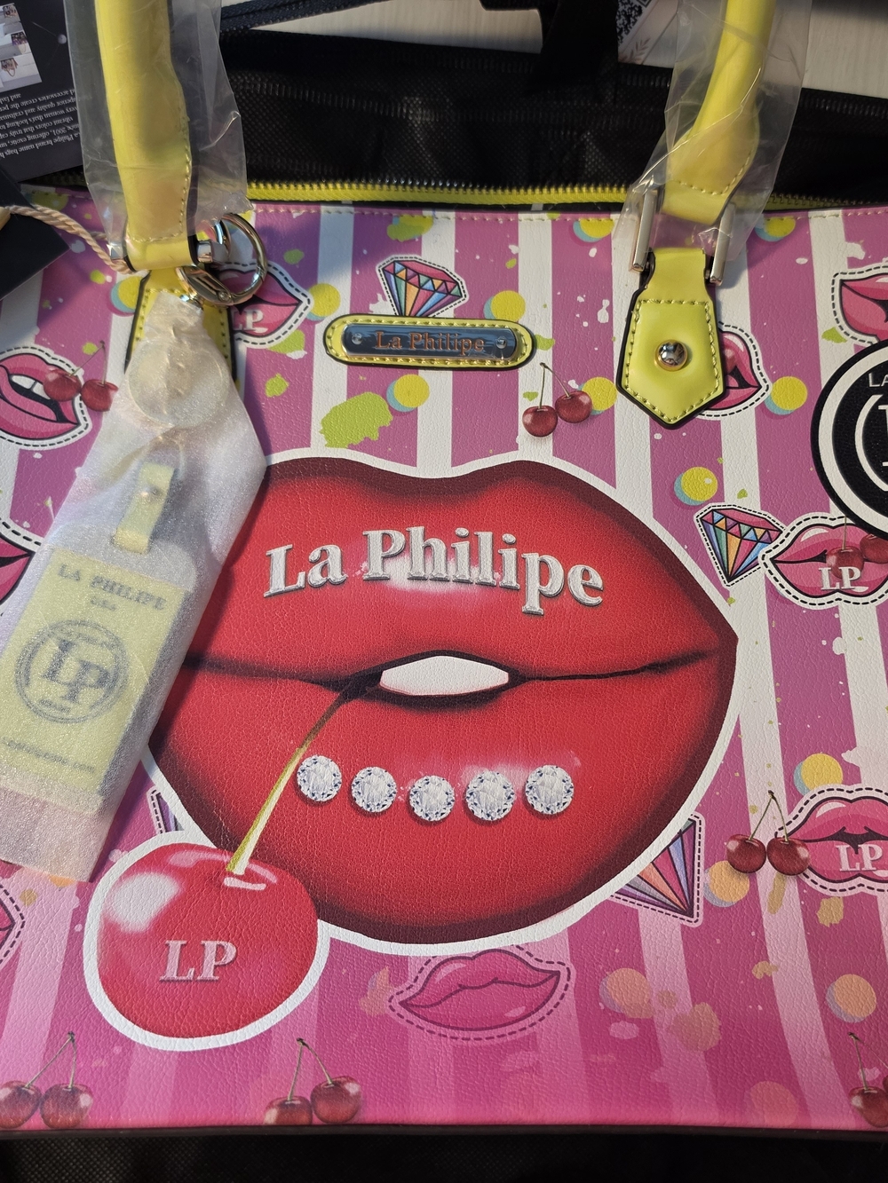 LA PHILIPE Miami Juicy Lips Large Tote Lp1021 In Yellow And Pink